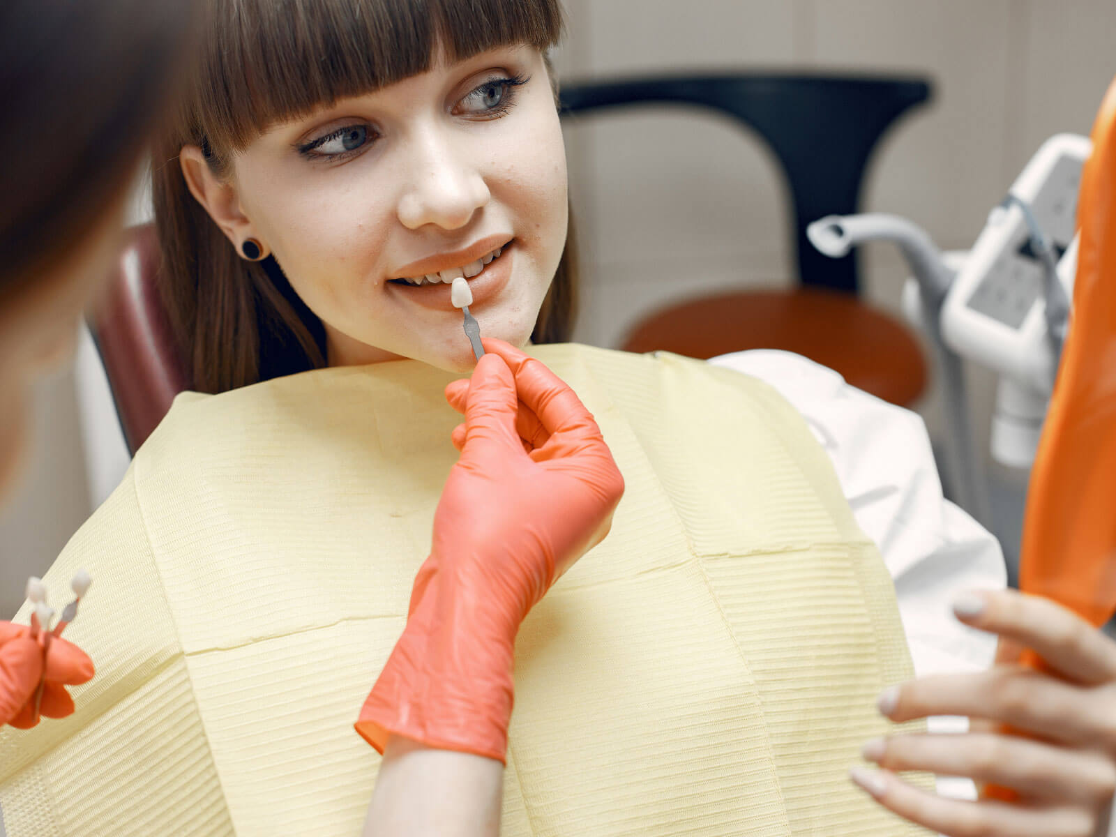 7 Signs You Need a Dental Crown: Cracks, Decay, Sensitivity & More